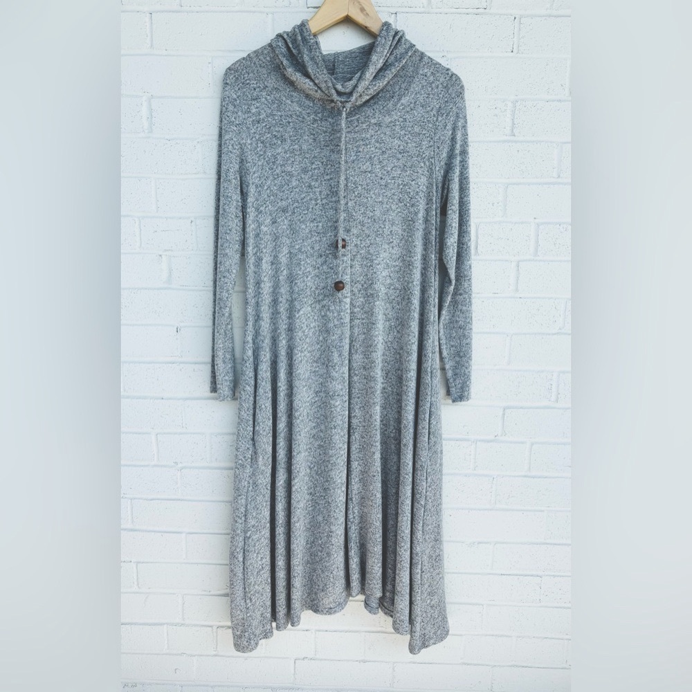 Luxurious Cowl-neck Dress - Picture 5 of 6